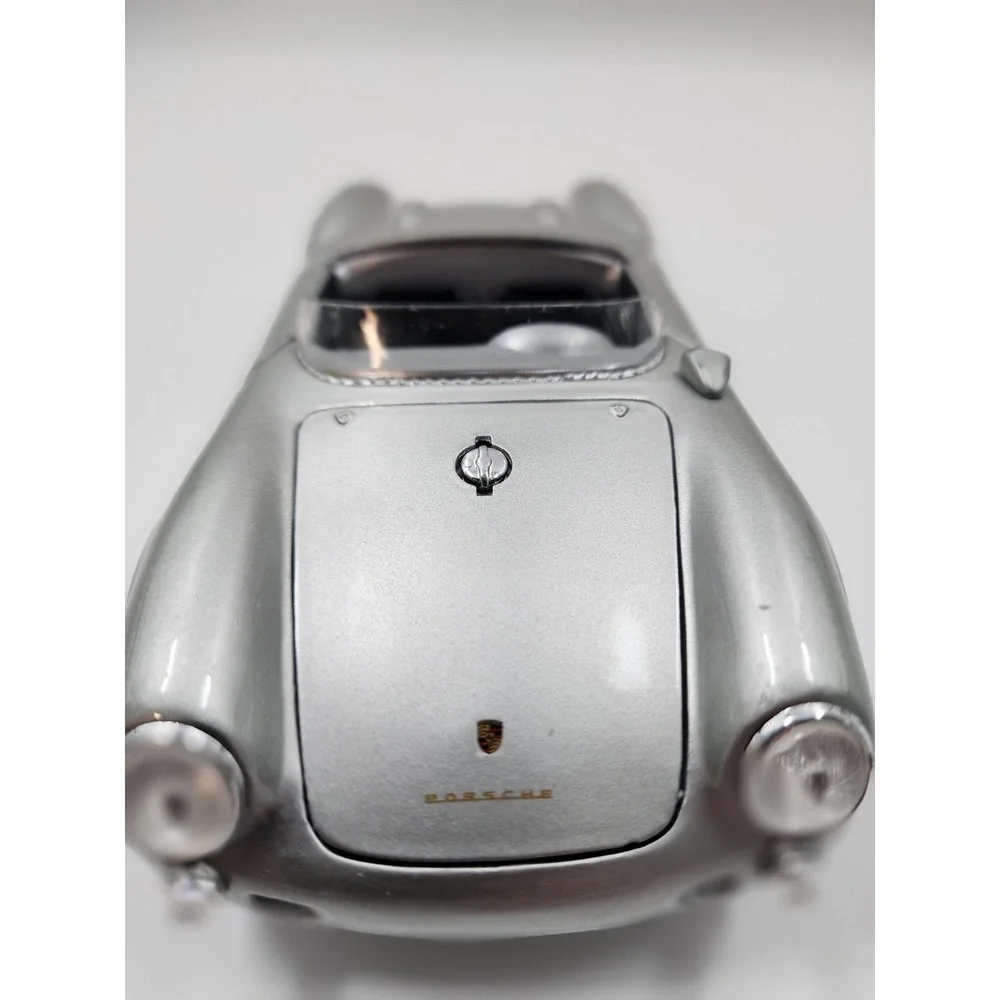 Maisto Porsche 550 A Spyder Silver Diecast Model Car 1/18 Scale 12040